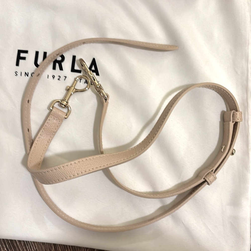 Furla 1927 Medium Shoulder Bag in Light Beige - Picture 6 of 9